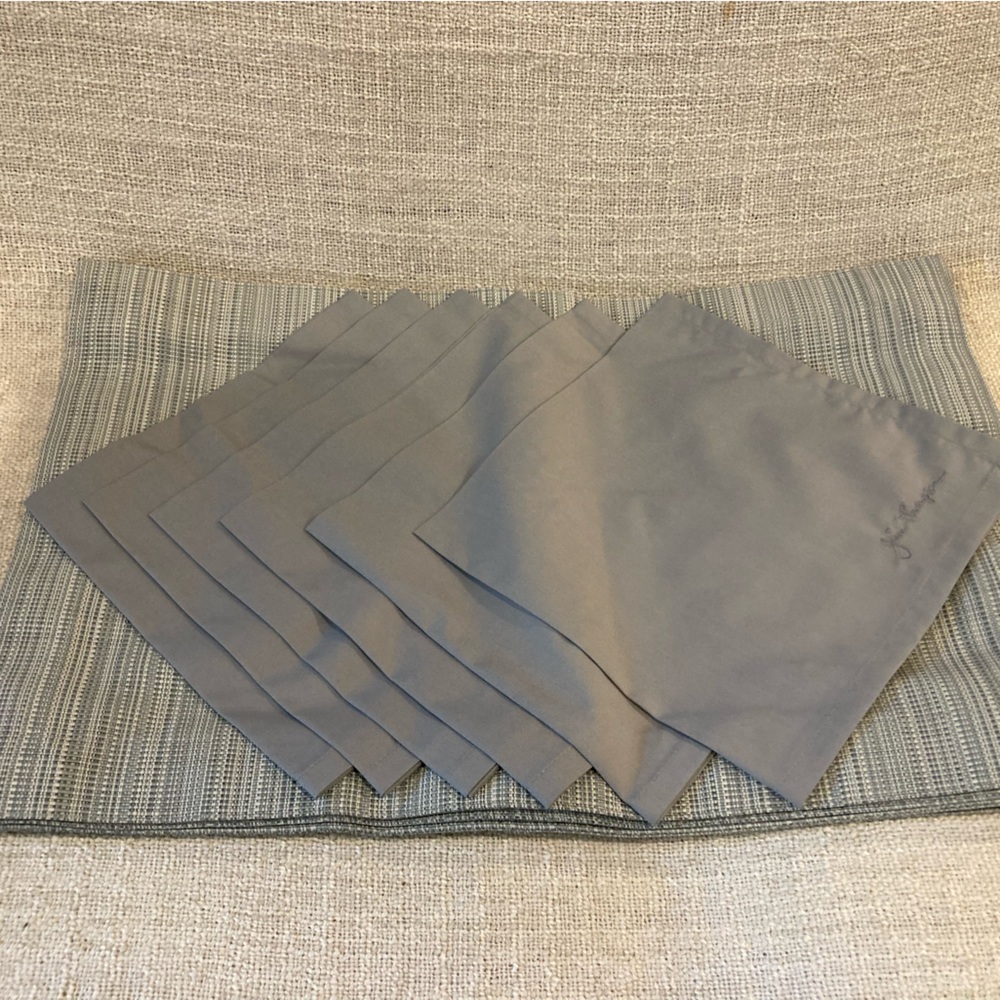 Elegant Gray Table Linens Set